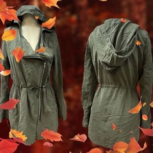 H&H,Woman,Fall Jacket,Green,Sz 4,Hood,Zip,Long Sleeve, Pockets,Adjustment cord.!